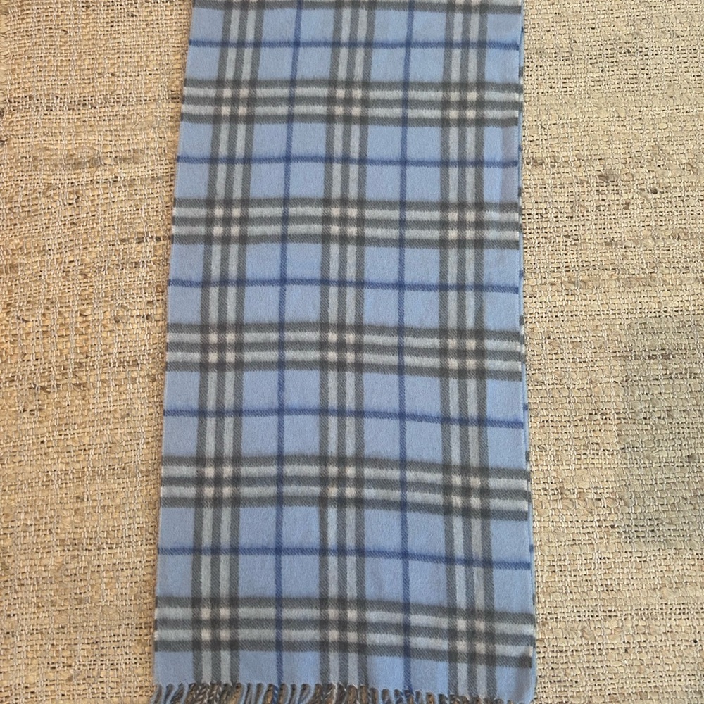 Burberry 100% Cashmere Scarf Blue and Gray Plaid Unisex - Picture 4 of 6